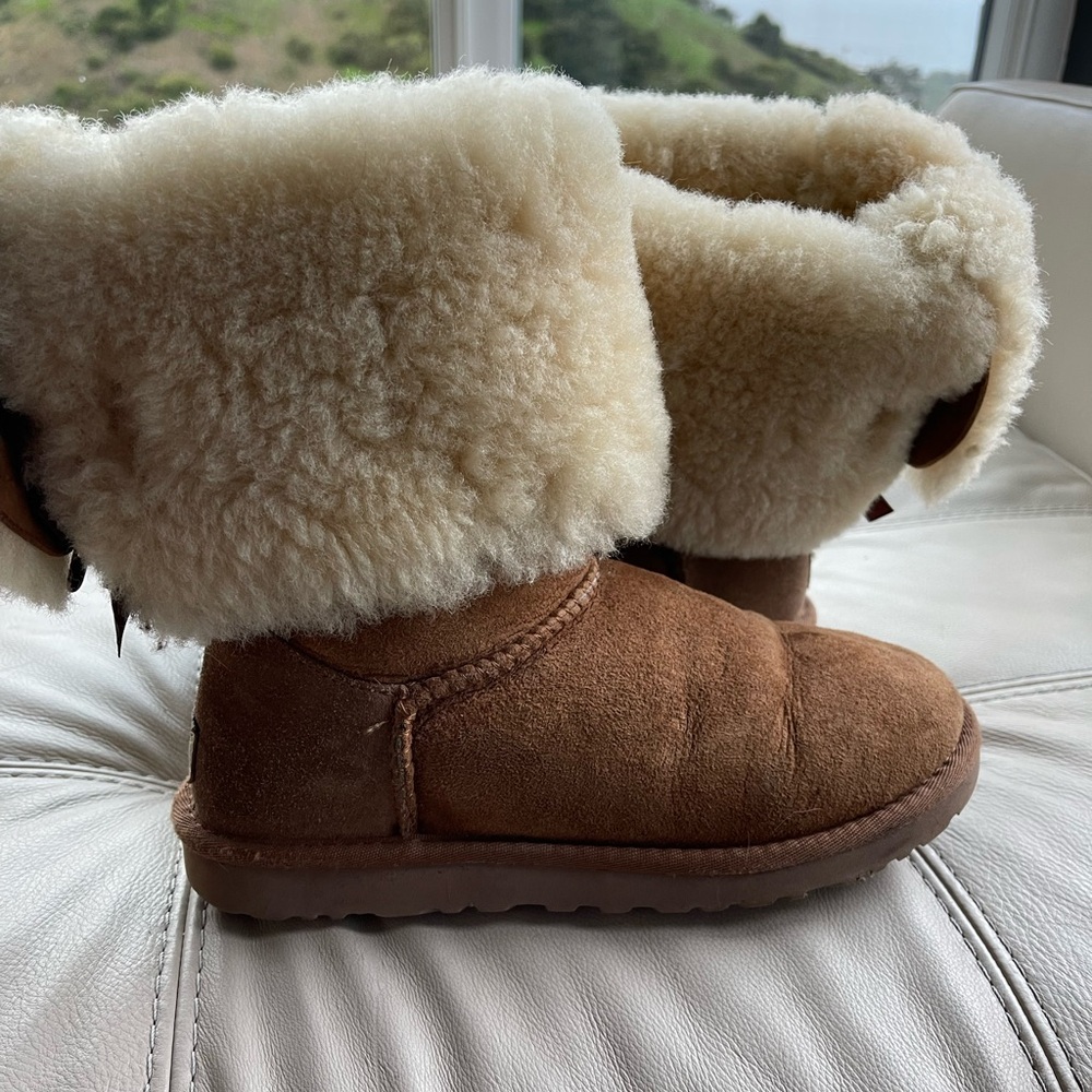 UGG Women's Tan and Cream Sheepskin Slippers - Picture 4 of 10